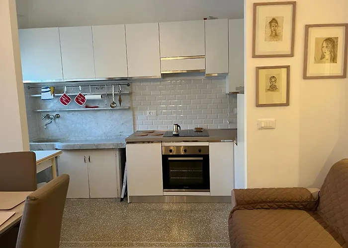 Artista - 10 Min Stazione شقة *